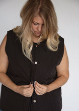 Load image into Gallery viewer, Quilted Button Vest
